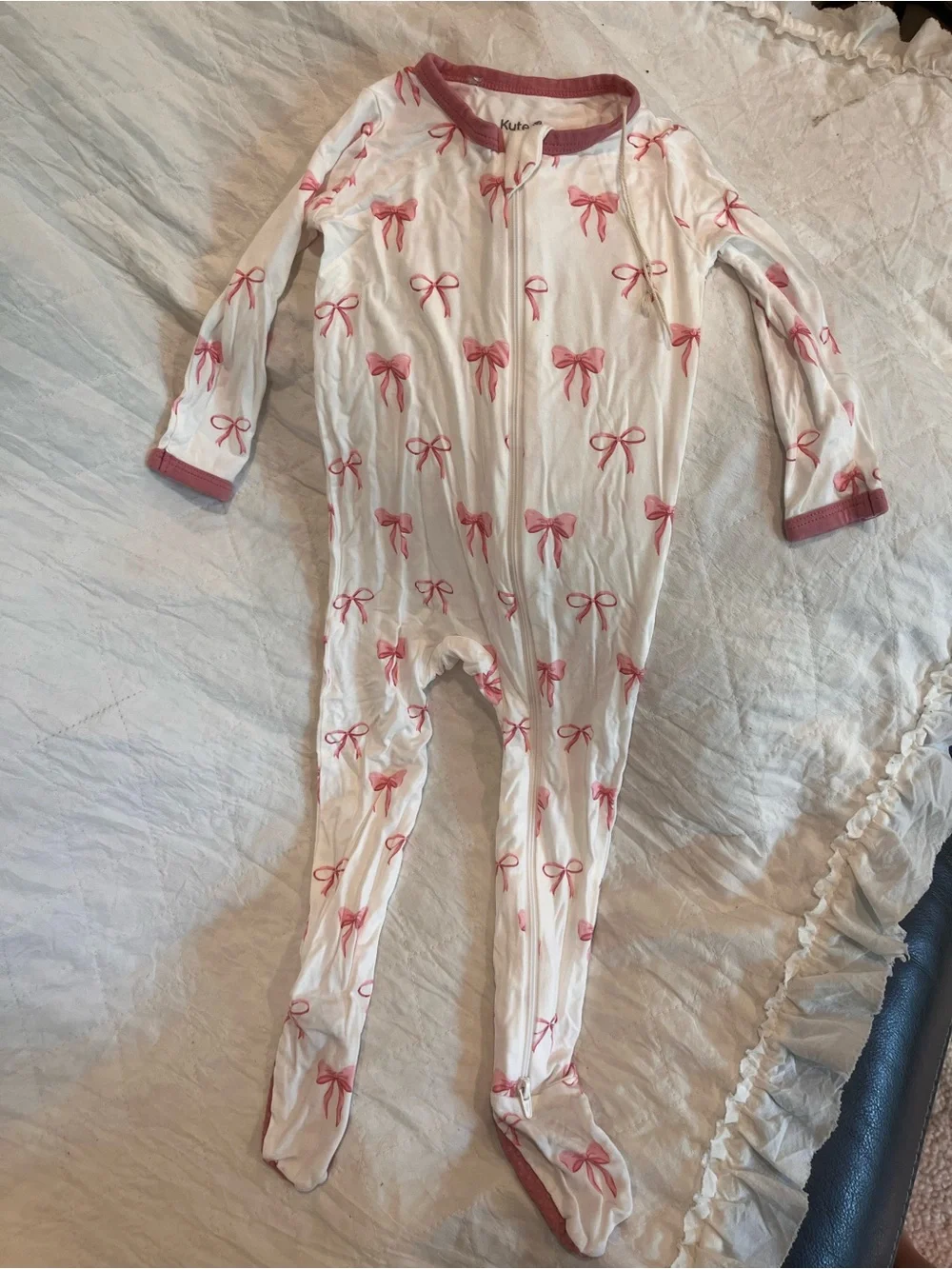 Kyte BABY White Footed One-Piece with Pink Bow Print